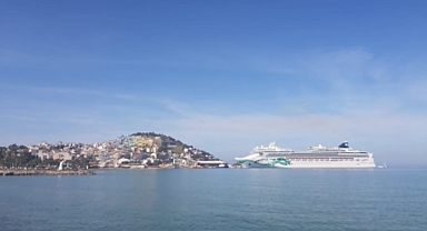 Kruvaziyer Gemi ile Tatil Yapmak: Denizde Lüks ve Konforlu Bir Seyahat Deneyimi