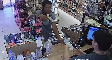 Kurusıkı tabancayla büfe soygunu kamerada