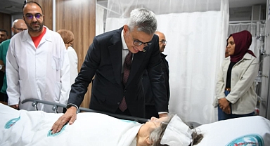 Sağlık Bakanı Kemal Memişoğlu'ndan Deprem Yaralılarına Ziyaret