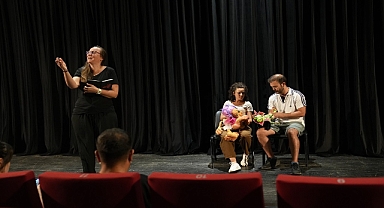 ŞEHİR TİYATROSU OYUNCULARI İÇİN KUKLA ATÖLYESİ DÜZENLENDİ