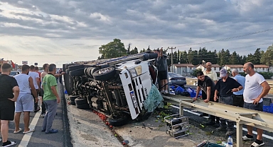 Tekirdağ'da kamyon devrildi; 3 kardeşten 1'i öldü, diğerleri yaralı