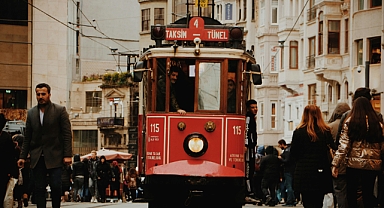 Türkiye'de Beklenen Yaşam Süresi Arttı: Kadınlar Erkeklerden Daha Uzun Yaşıyor