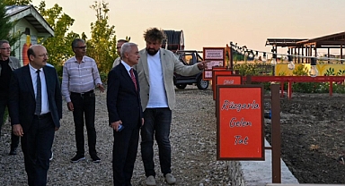 Vali Turan, Alacaoğlu Köyü'ndeki Çilek Evi'ni Ziyaret Etti