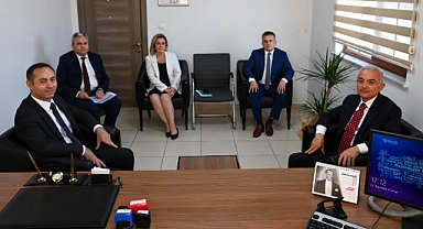 Vali Turan, Lüleburgaz İlçe Nüfus Müdürlüğünü Ziyaret Etti