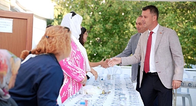 Başkan Sarıkurt, Hanımeli Çarşısı`nın Emektar Kadınlarıyla Buluştu