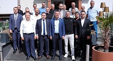 Başkan Sarıkurt, M Plakalı Şoför Esnafıyla Bir Araya Geldi