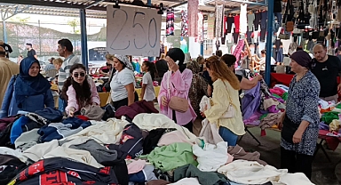 Edirne'de sınır kapılarında gurbetçi yoğunluğu bitti, Bulgar turistler yeniden alışverişe başladı