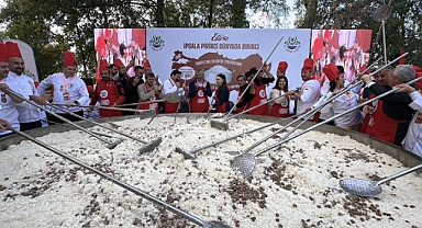 Edirne'de Türkiye'nin en büyük tenceresinde 6 ton pilav pişirildi