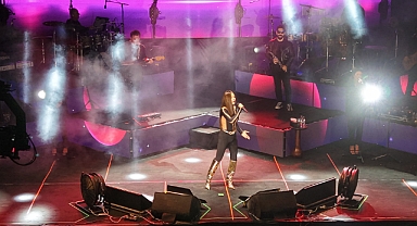 Edirne’deki çeltik festivalinin son akşamında Simge sahne aldı