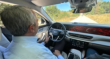 Edirne Valisi Sezer, Togg’un direksiyonuna geçti, köy yolunu test etti