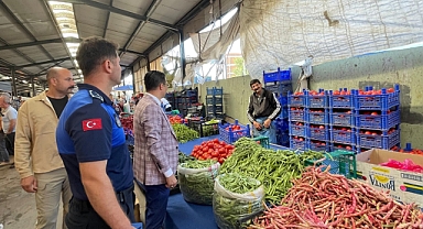 Pazar Esnafının Taleplerini Dinledi