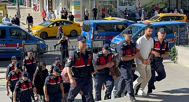 Tabanca ile öldürüldü; eşi, 2 oğlu ve yengesi gözaltında