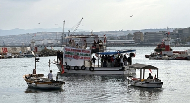 Tekirdağ'da balıkçı ve yelkenliler, Sumud filosuna destek için denize açıldı
