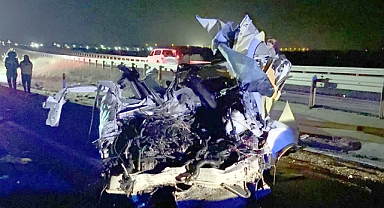 Tekirdağ'da bariyere çarpan otomobilin sürücüsü öldü