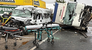 Tekirdağ'da kamyon ile işçi servis minibüsü çarpıştı: 3 ölü, 9 yaralı