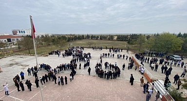 Babaeski Şehit Ersan Yenici Anadolu Lisesi’nde Deprem Tahliye Tatbikatı Gerçekleştirildi