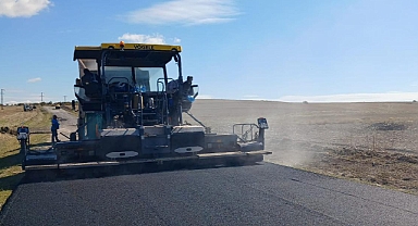 Edirne'de köy yollarını asfaltlama çalışmaları sürüyor