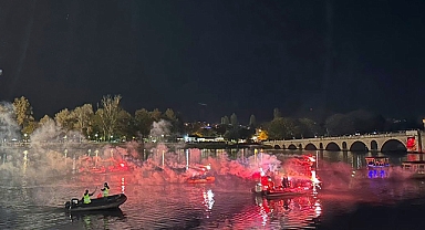 Edirne'de Meriç Nehri'nde kayıklarla fener alayı