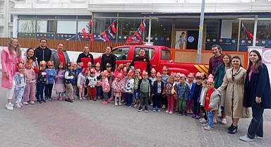 İtfaiyecilerden Minik Öğrencilere Yangın Güvenliği Eğitimi 