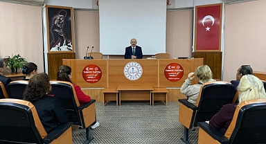 Müdür Altınöz, Eğitim Personeliyle Değerlendirme Toplantısı Yaptı