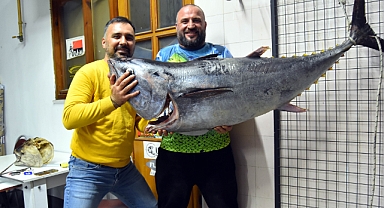 Oltayla 1 metre 74 santimlik orkinos yakaladı, o anları kaydetti