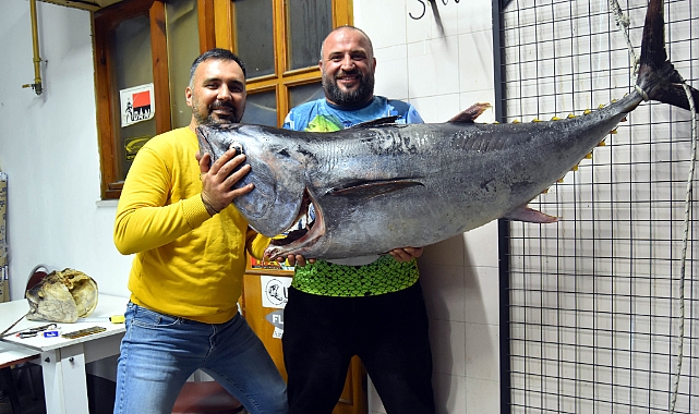 Oltayla 1 metre 74 santimlik orkinos yakaladı, o anları kaydetti