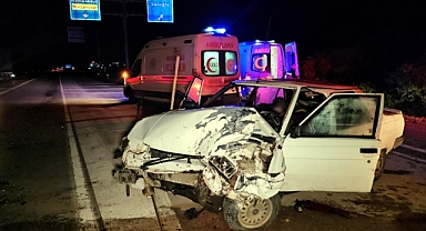 Otomobil beton mikseriyle çarpıştı; 2 yaralı