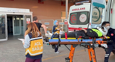 Otomobille çarpışan motosiklet sürücüsü yaralandı