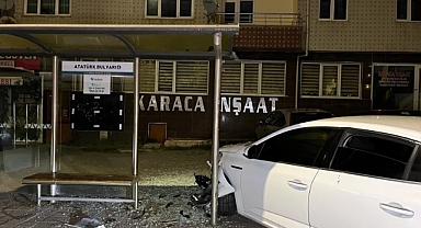 Polisten kaçan alkollü sürücü, yolcu durağına çarptı