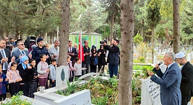 Şehit Neşe öğretmen ile babası mezarları başında anıldı
