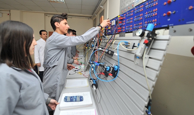 SEKTÖR İÇİ OKUL, SEKTÖRE ENTEGRE OKUL, BÖLGE OKULU VE İHTİSASLAŞMIŞ MESLEK LİSELERİ YAYGINLAŞTIRILACAK