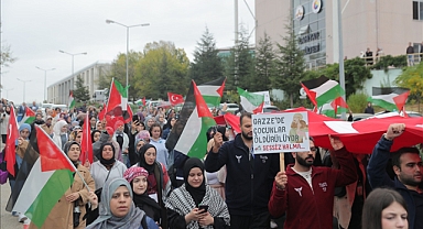 TRAKYA ÜNİVERSİTESİNDE “GAZZE İÇİN UMUT, İNSANLIK İÇİN ONUR YÜRÜYÜŞÜ” DÜZENLENDİ