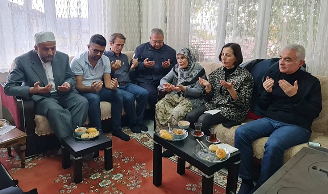 Vali Turan'dan Kıbrıs Gazisi Ahmet Yaraş'ın Ailesine Taziye Ziyareti