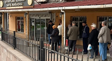 Vatandaşlar Ucuz Yumurta İçin Kuyrukta