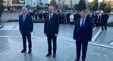 24 Kasım'da Atatürk Anıtı'na Çelenk Sunuldu 