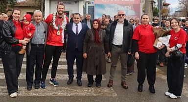 Altın Madalyalı Sporcu Yasin Süzen Vize'de Coşkuyla Karşılandı 