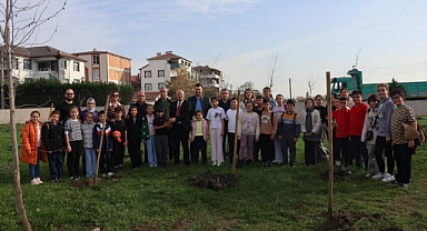 Büyükkarıştıran'da Fidan Dikimi Etkinliği