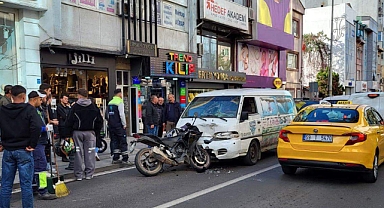 Çorlu'da minibüs ile motosiklet çarpıştı: 2 yaralı