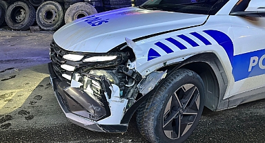 Edirne’de ‘dur’ ihtarına uymayan motosikletli, polis aracına çarptı: 2 yaralı