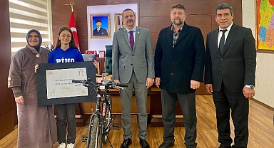 Kaymakam Özderin, Yarışma Birincilerini Makamında Kabul Etti