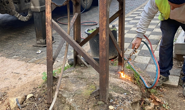 Kırklareli’nde Kullanılmayan Elektrik Direkleri Sökülüyor