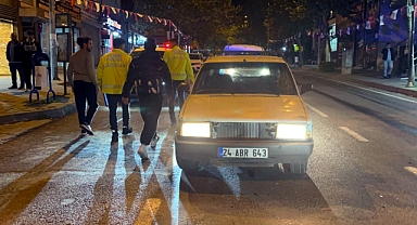 Kontrolden çıkan motosiklet otomobile çarptı; 1 yaralı