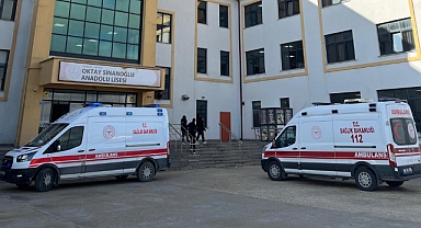 'Öğretmenler Günü'nde evden getirilen yemekleri yiyen 5 lise öğrencisi zehirlenme şüphesiyle hastaneye kaldırıldı