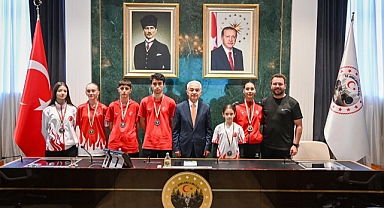 Şampiyon Sporculardan Vali Turan’a Ziyaret 