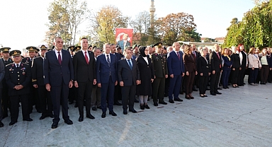 TEKİRDAĞ'IN DÜŞMAN İŞGALİNDEN KURTULUŞUNUN 103. YILDÖNÜMÜ ÇELENK SUNMA TÖRENİ GERÇEKLEŞTİRİLDİ
