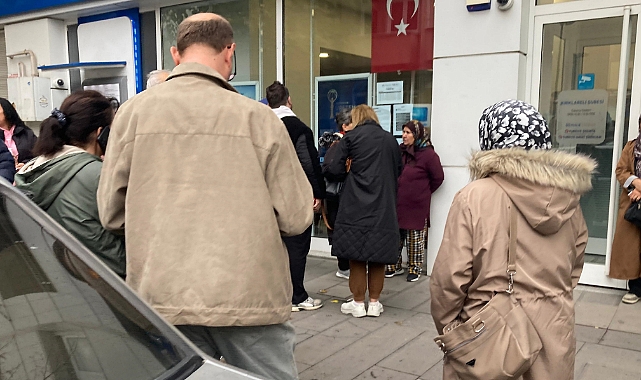TOKİ İçin Banka Önünde Kuyruklar Oluştu