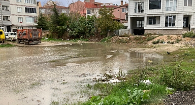 Yağışlar Boş Arsaları Gölete Çevirdi