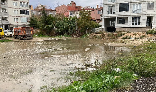 Yağışlar Boş Arsaları Gölete Çevirdi