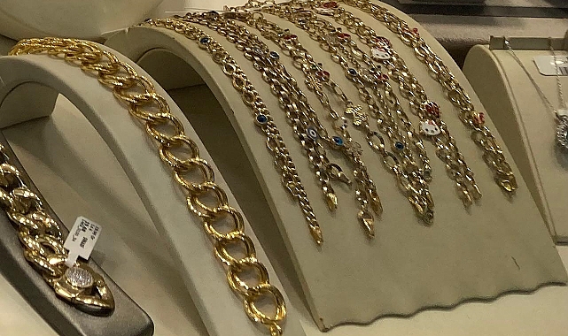 1 Aralık 2025 Pazartesi Güncel Altın Fiyatları: Gram Altın Rekora Yakın Seyrediyor