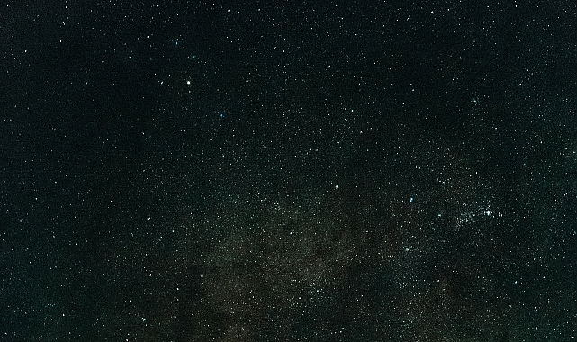 5 Aralık 2025 Cuma Günlük Burç Yorumları: Aşk, Para ve Sağlıkta Sizi Neler Bekliyor?